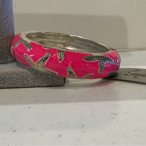NWT Sequin by Nordstrom Starfish Clamper Bangle Bracelet, silver w/ dark pink - Picture 7 of 11
